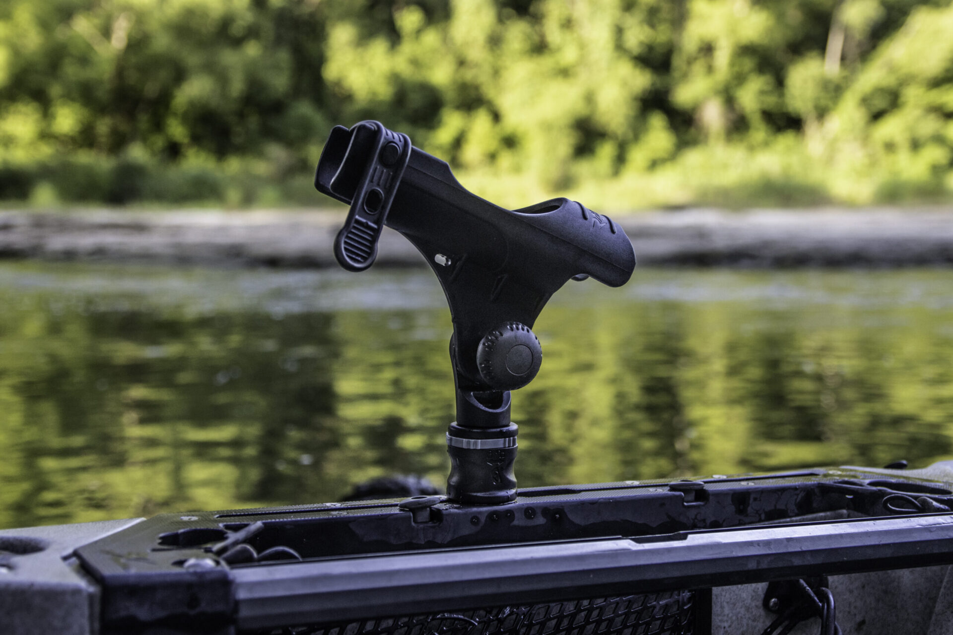 fishing rod holder for car roof The Rig vertical or wall applications) Daiwa Saltist 40HA Saltwater baitcaster reel Line Weight:65lb