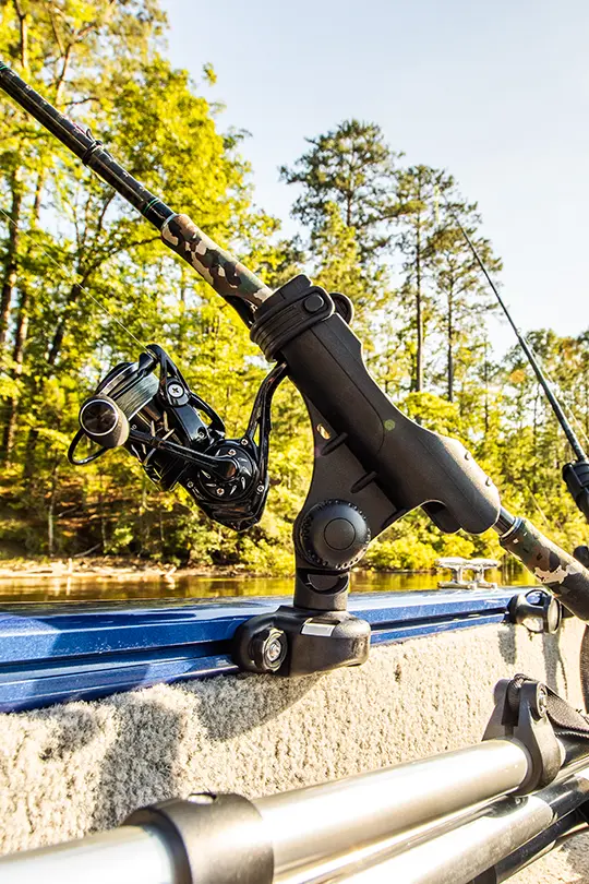 color of lures to use fishing HOW TO CHOOSE THE RIGHT CRAPPIE BAIT COLOR FOR ANY SCENARIO